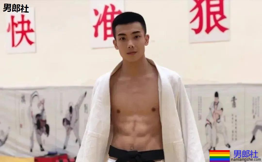 山东高鼻梁肌肉体育生,这些运动帅哥果然没让人失望! - 51虹马 山东高鼻梁肌肉体育生,这些运动帅哥果然没让人失望! - 51虹马