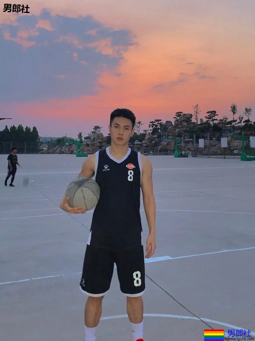 山东高鼻梁肌肉体育生,这些运动帅哥果然没让人失望! - 51虹马 山东高鼻梁肌肉体育生,这些运动帅哥果然没让人失望! - 51虹马