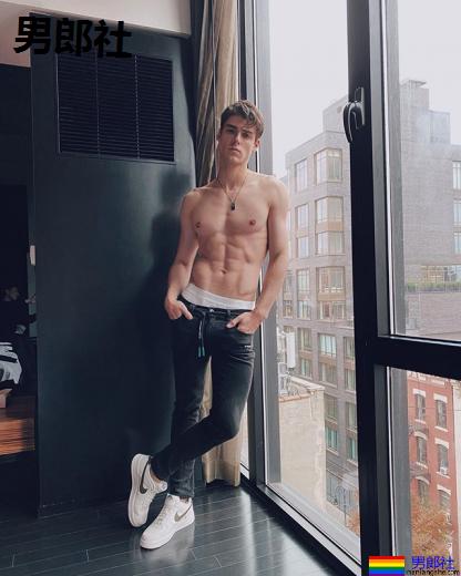 让法国小鲜肉给你满满的法式浪漫:Raf Miller - 51虹马 让法国小鲜肉给你满满的法式浪漫:Raf Miller - 51虹马