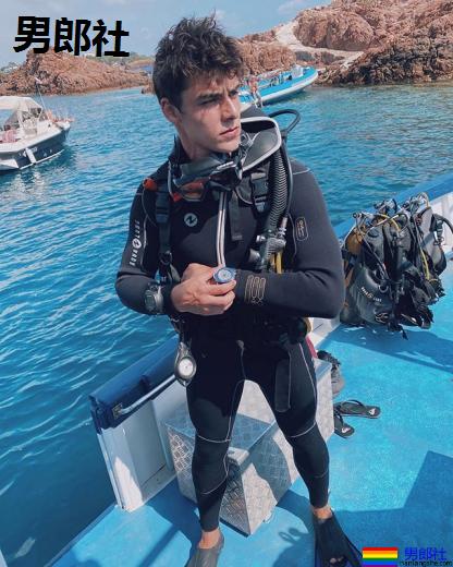 让法国小鲜肉给你满满的法式浪漫:Raf Miller - 51虹马 让法国小鲜肉给你满满的法式浪漫:Raf Miller - 51虹马