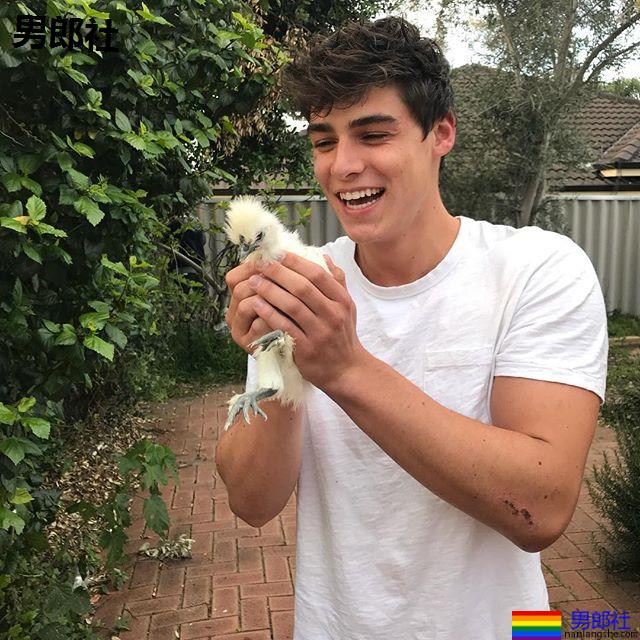 让法国小鲜肉给你满满的法式浪漫:Raf Miller - 51虹马 让法国小鲜肉给你满满的法式浪漫:Raf Miller - 51虹马