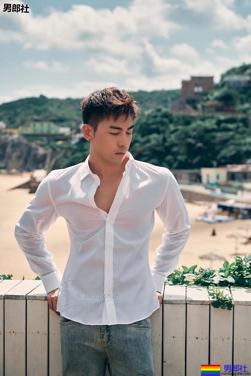 穿白衬衫的肌肉男，杀伤力足够强！ - 51虹马