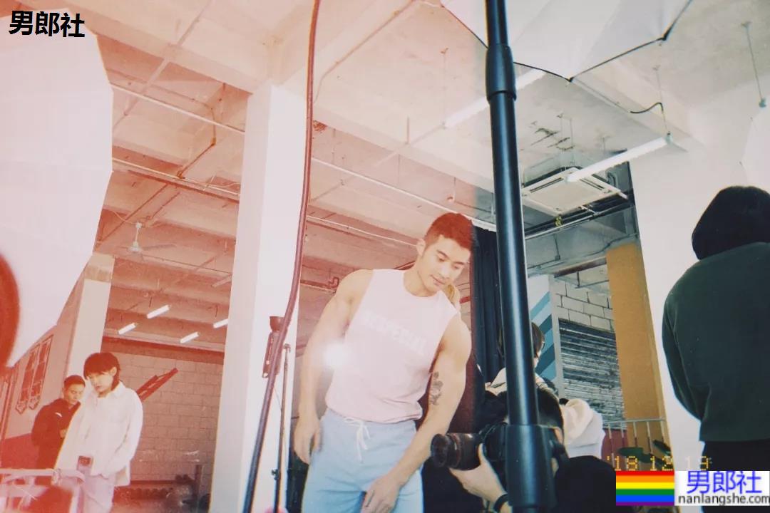 专访樊野：出柜、结婚、离婚、生小孩 - 51虹马