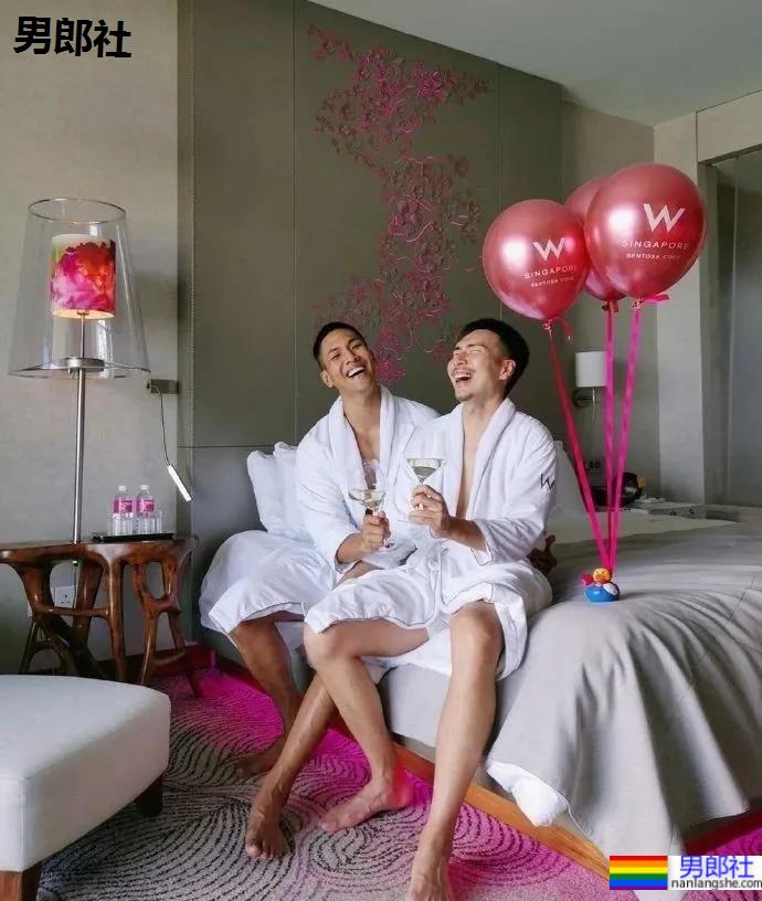 新加坡酒店转发gay情侣夫夫照片引发争论 - 51虹马