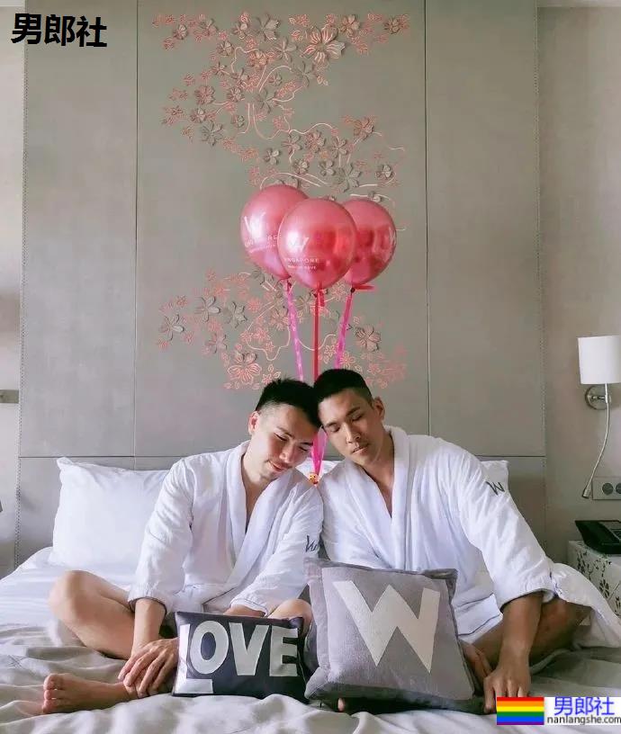 新加坡酒店转发gay情侣夫夫照片引发争论 - 51虹马