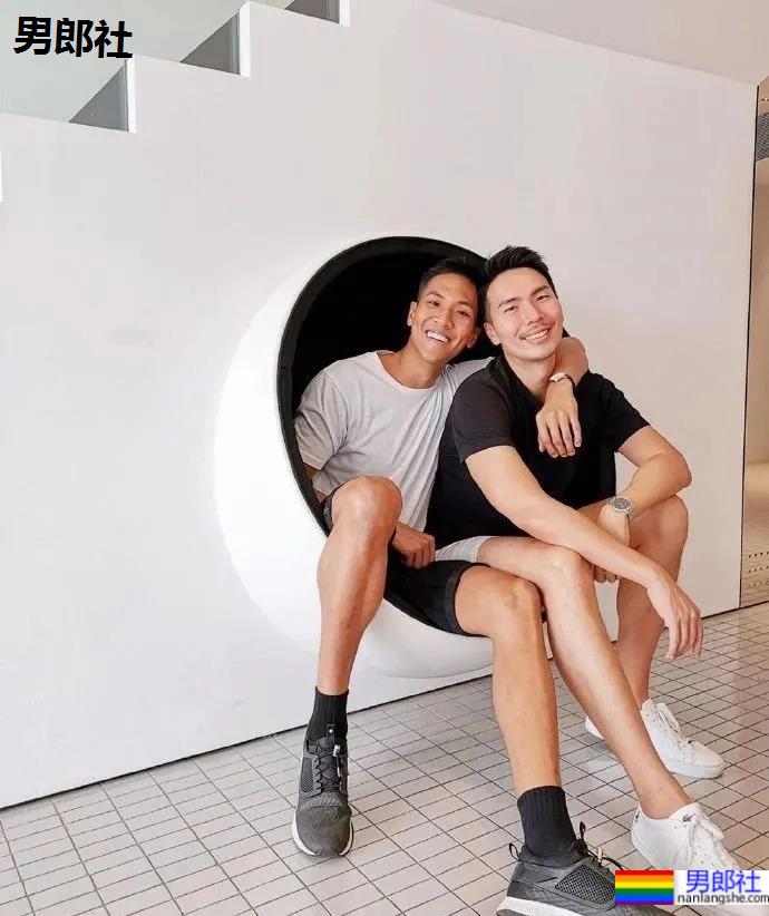 新加坡酒店转发gay情侣夫夫照片引发争论 - 51虹马