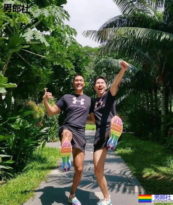 新加坡酒店转发gay情侣夫夫照片引发争论 - 51虹马