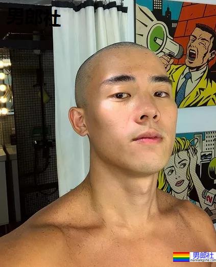 游泳小哥被女记者采访火了，这身材让网友不淡定了！ - 51虹马