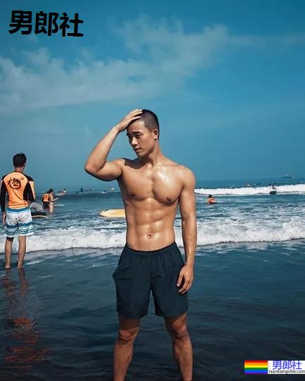 游泳小哥被女记者采访火了，这身材让网友不淡定了！ - 51虹马