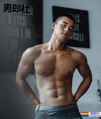 游泳小哥被女记者采访火了，这身材让网友不淡定了！ - 51虹马