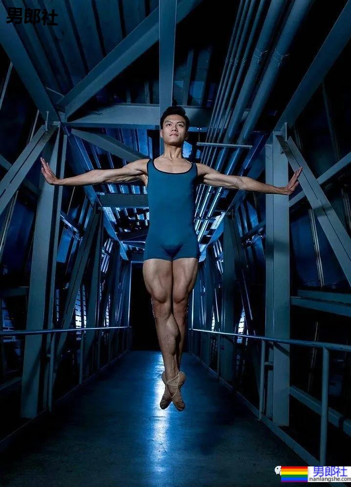 芒果台芭蕾王子陈镇威火了,完美身材引评委连连称赞 - 51虹马 芒果台芭蕾王子陈镇威火了,完美身材引评委连连称赞 - 51虹马