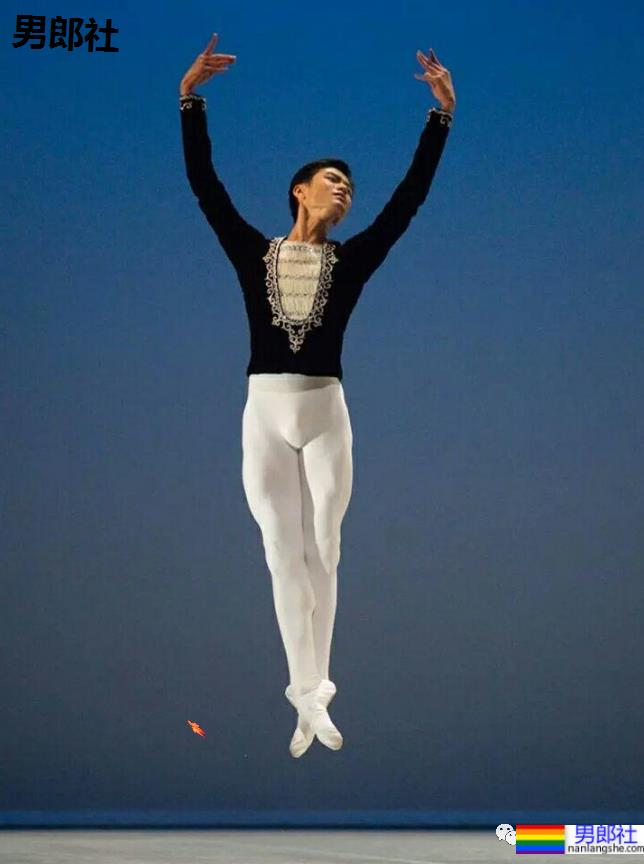 芒果台芭蕾王子陈镇威火了,完美身材引评委连连称赞 - 51虹马 芒果台芭蕾王子陈镇威火了,完美身材引评委连连称赞 - 51虹马