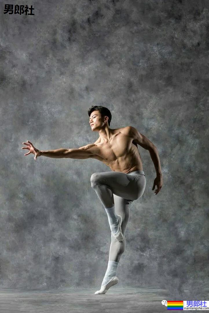 芒果台芭蕾王子陈镇威火了,完美身材引评委连连称赞 - 51虹马 芒果台芭蕾王子陈镇威火了,完美身材引评委连连称赞 - 51虹马