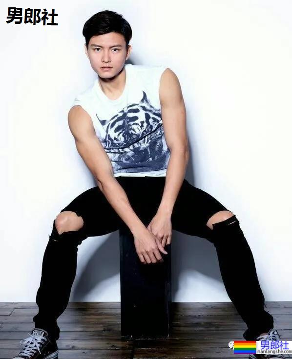 芒果台芭蕾王子陈镇威火了,完美身材引评委连连称赞 - 51虹马 芒果台芭蕾王子陈镇威火了,完美身材引评委连连称赞 - 51虹马