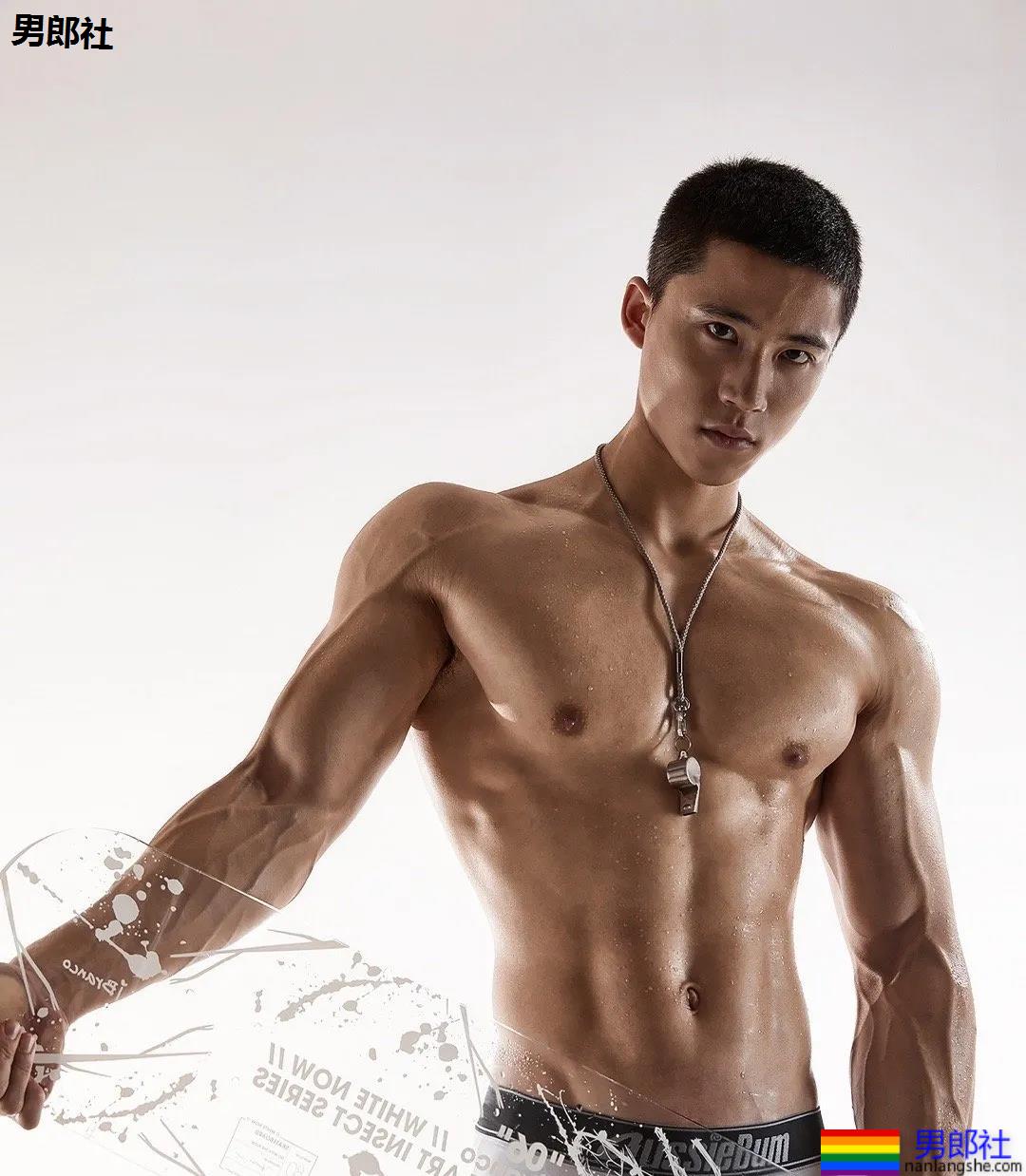 新晋网红1哥写真一览，白袜腹肌小奶狗，太可了！ - 51虹马