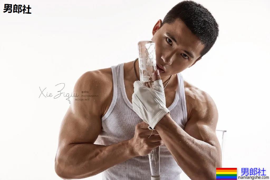 新晋网红1哥写真一览，白袜腹肌小奶狗，太可了！ - 51虹马