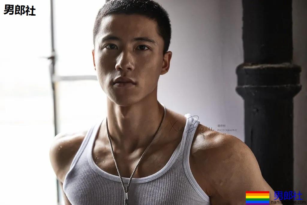 新晋网红1哥写真一览，白袜腹肌小奶狗，太可了！ - 51虹马