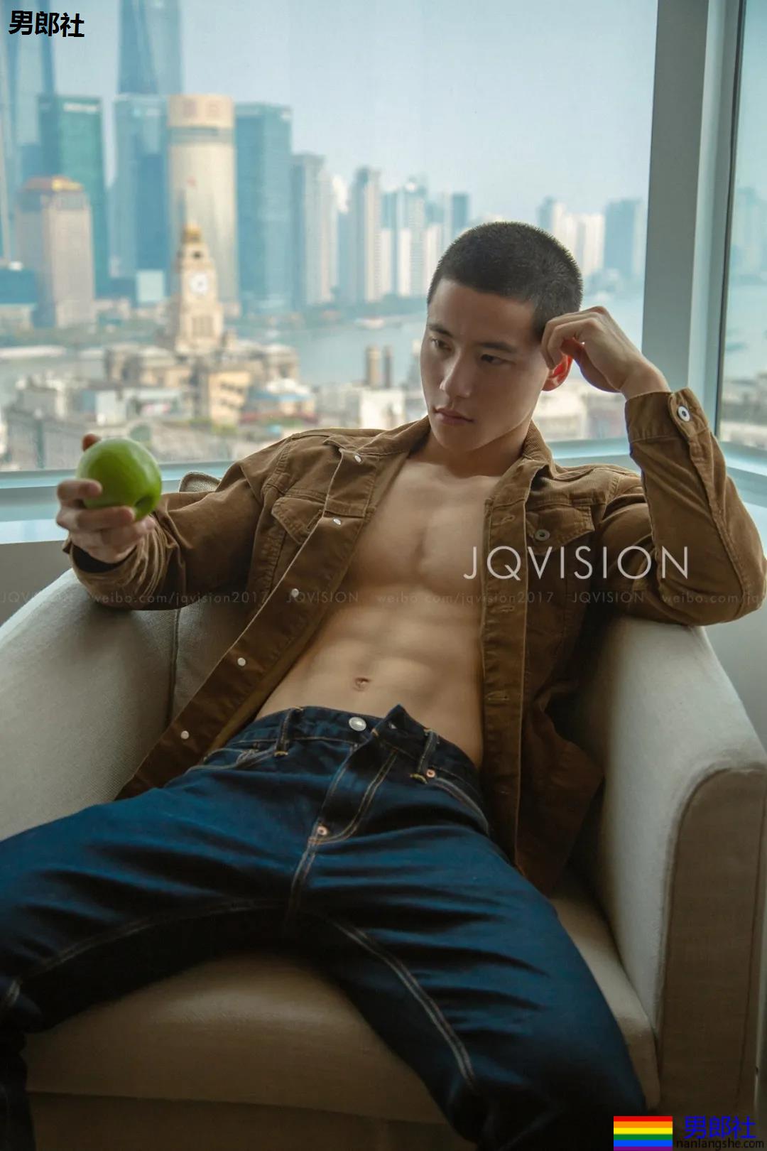 新晋网红1哥写真一览，白袜腹肌小奶狗，太可了！ - 51虹马