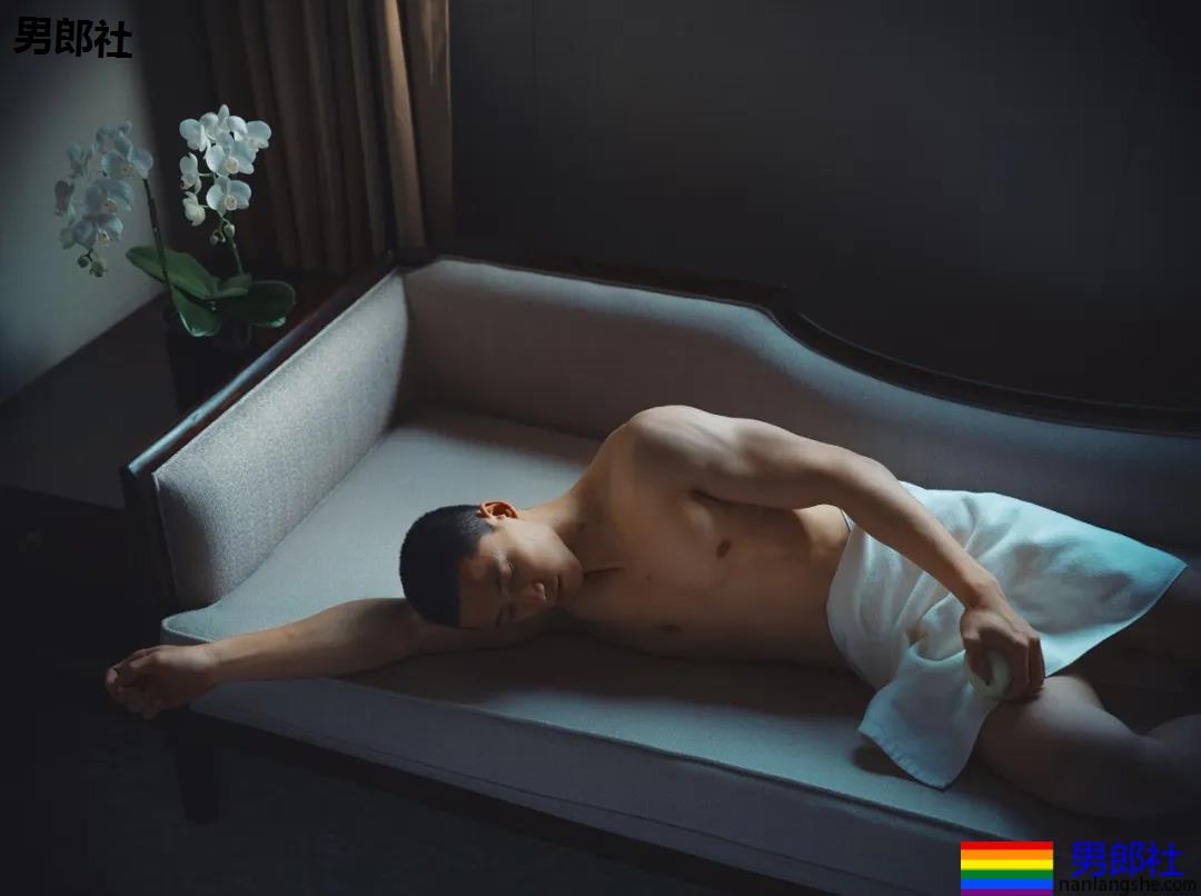 新晋网红1哥写真一览，白袜腹肌小奶狗，太可了！ - 51虹马