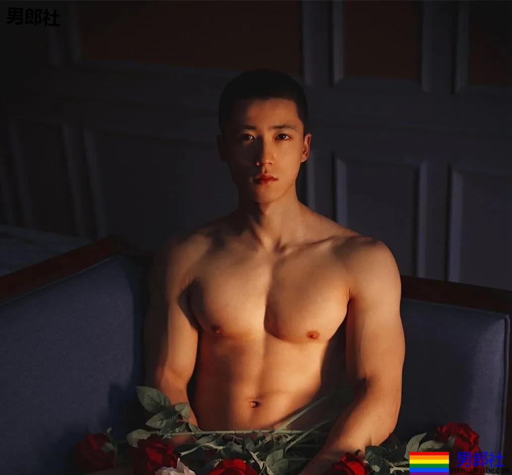 新晋网红1哥写真一览，白袜腹肌小奶狗，太可了！ - 51虹马