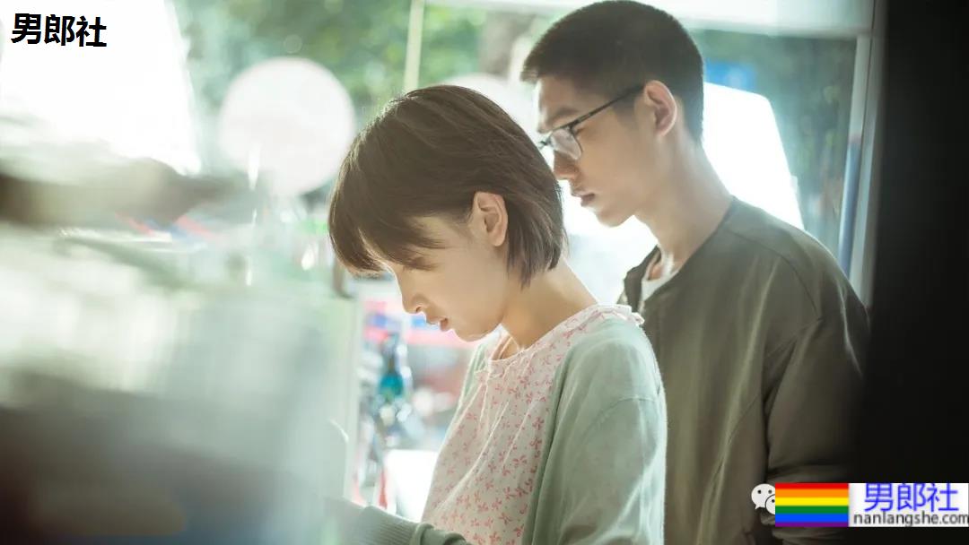 赵薇尔冬升给S卡的95后寸头小帅哥被爆黑料，曾是女装大佬 - 51虹马