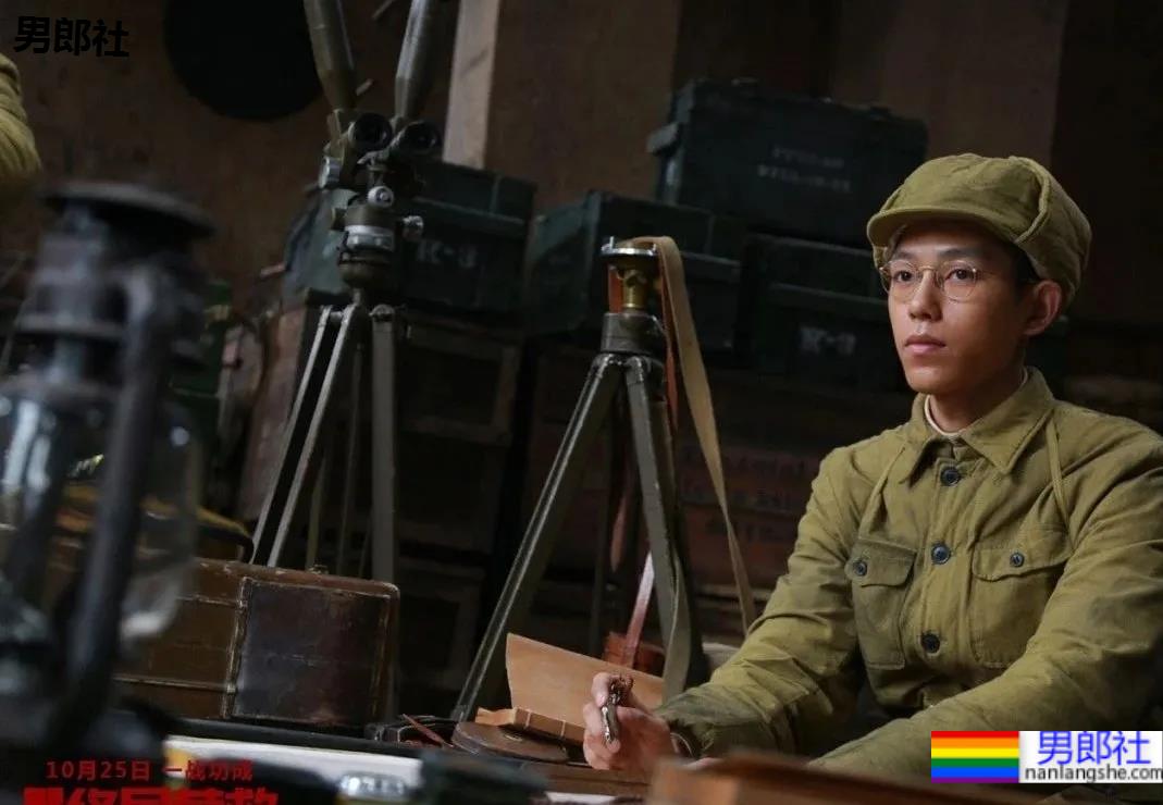 赵薇尔冬升给S卡的95后寸头小帅哥被爆黑料，曾是女装大佬 - 51虹马