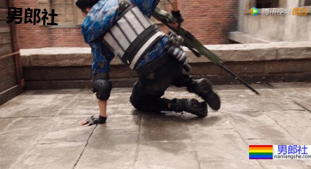 赵薇尔冬升给S卡的95后寸头小帅哥被爆黑料，曾是女装大佬 - 51虹马