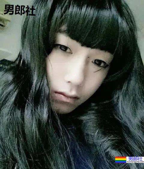 赵薇尔冬升给S卡的95后寸头小帅哥被爆黑料，曾是女装大佬 - 51虹马