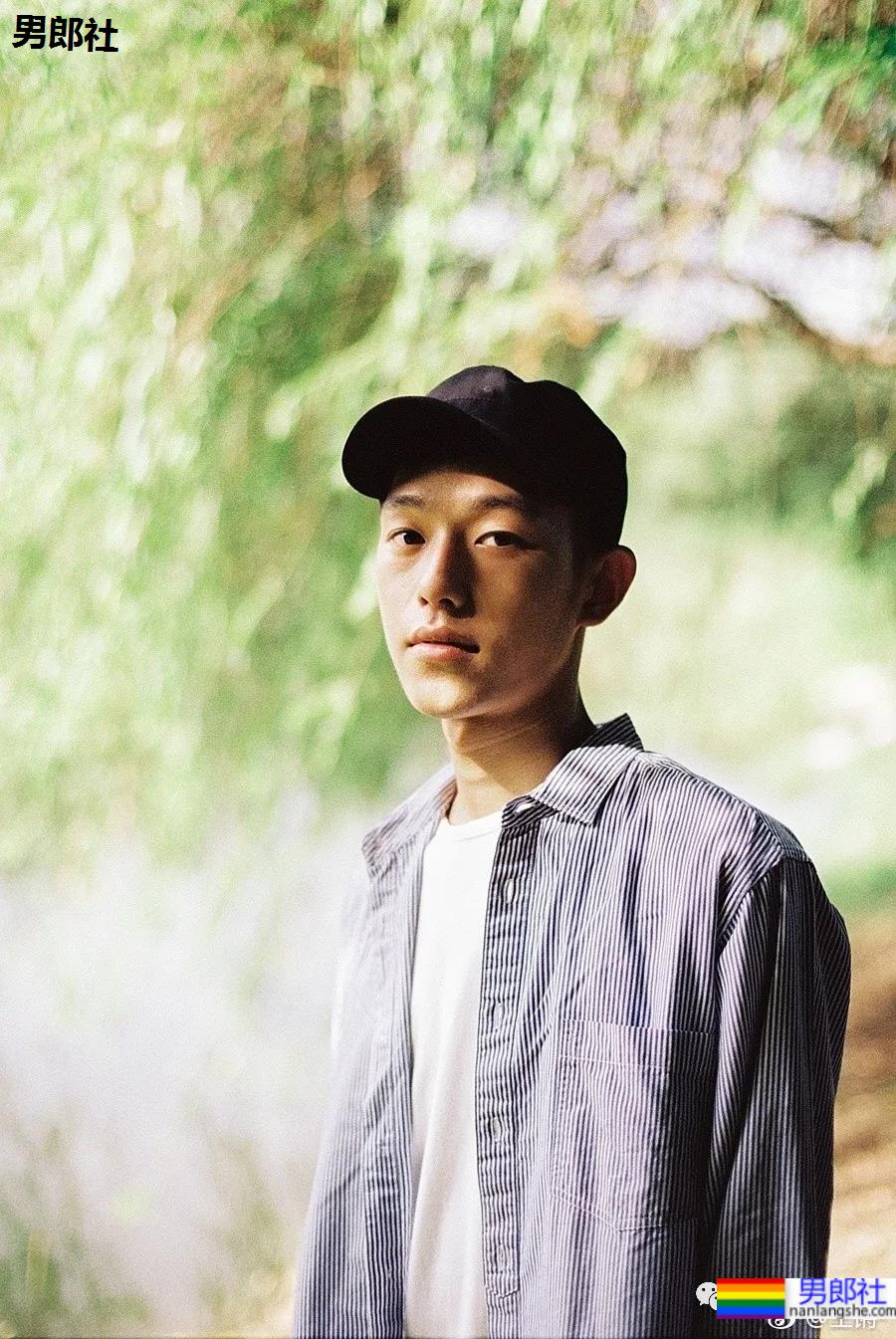 赵薇尔冬升给S卡的95后寸头小帅哥被爆黑料，曾是女装大佬 - 51虹马