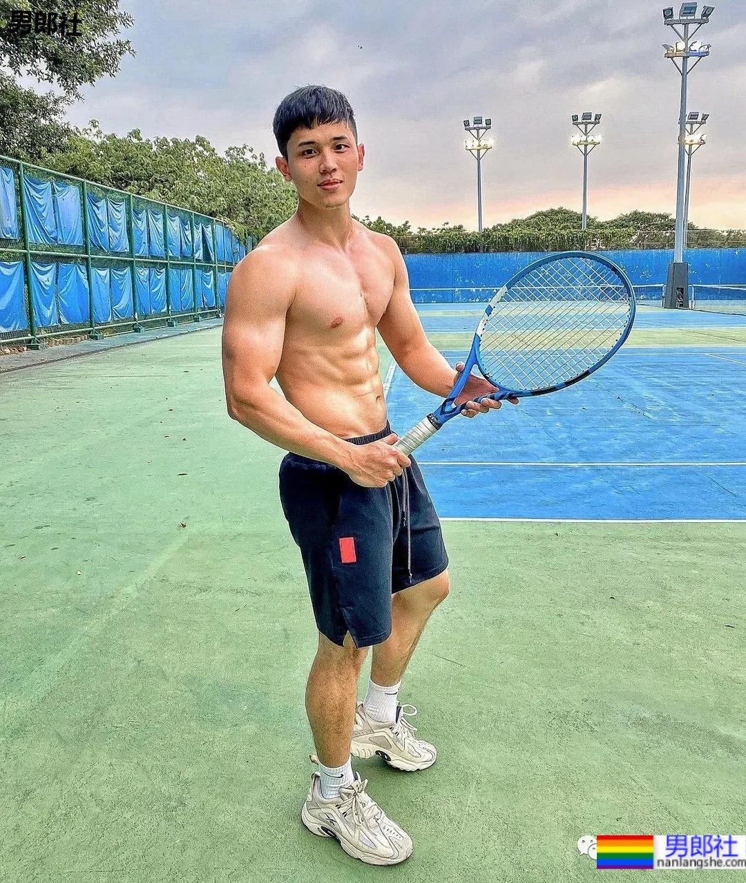 网球帅哥自爆浴室自拍照，这身材也太棒了吧 - 51虹马