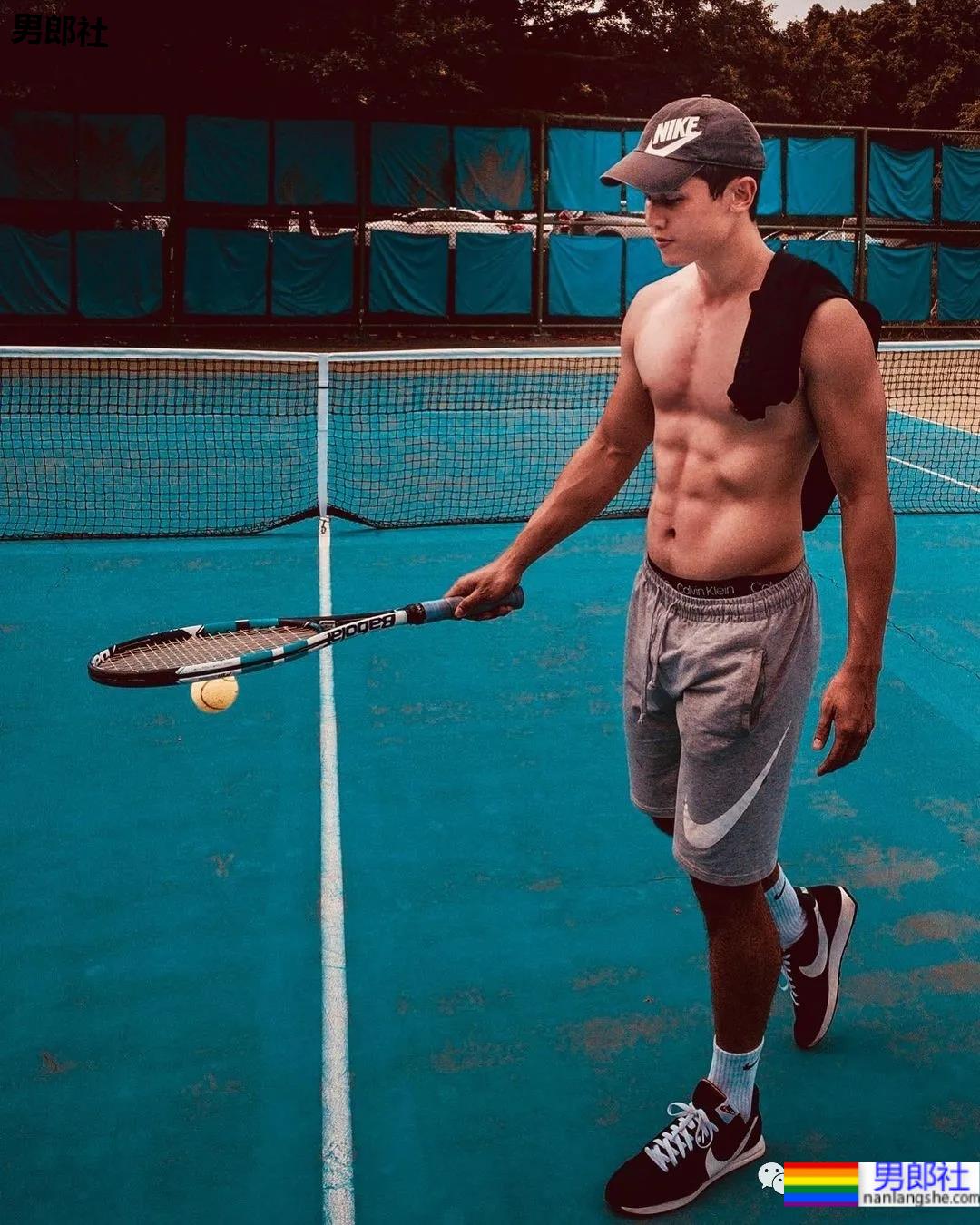 网球帅哥自爆浴室自拍照，这身材也太棒了吧 - 51虹马