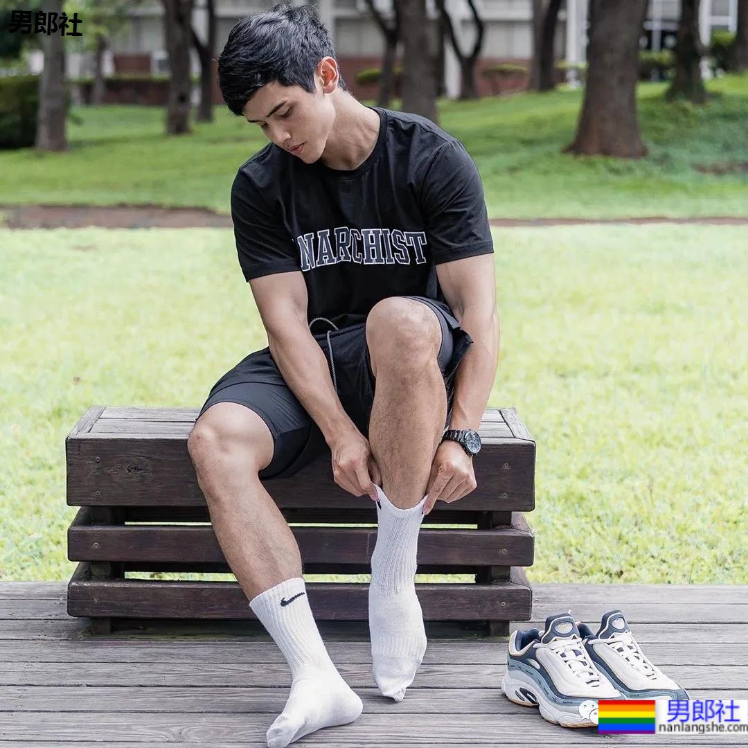 网球帅哥自爆浴室自拍照，这身材也太棒了吧 - 51虹马