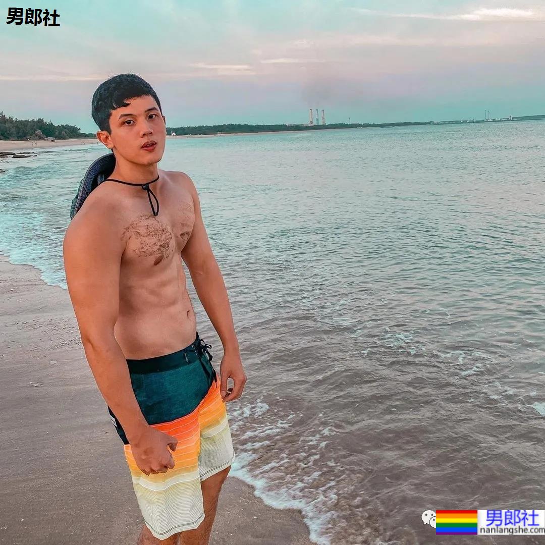 网球帅哥自爆浴室自拍照，这身材也太棒了吧 - 51虹马