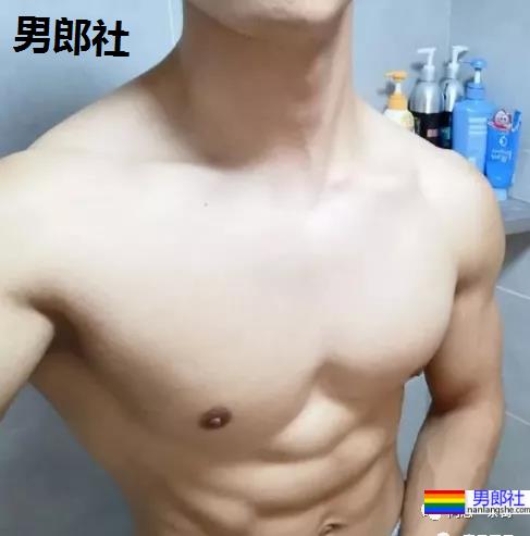 上海师大98年男生：斯文眼镜下藏着的肌肉身材-51虹马