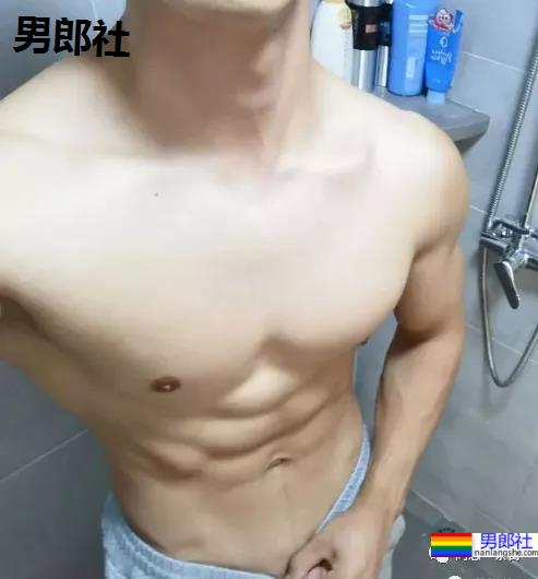上海师大98年男生：斯文眼镜下藏着的肌肉身材 - 51虹马