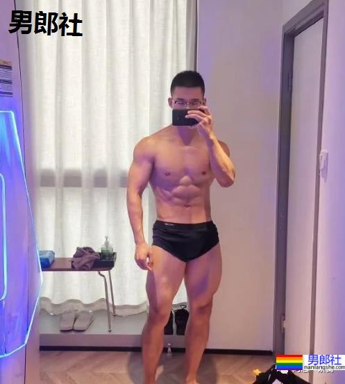 上海师大98年男生：斯文眼镜下藏着的肌肉身材 - 51虹马
