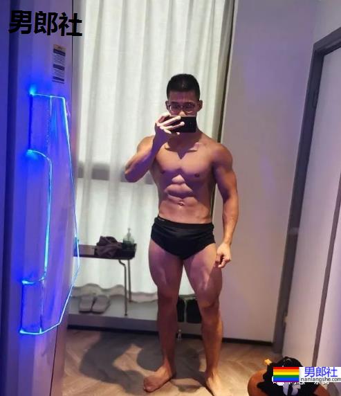 上海师大98年男生：斯文眼镜下藏着的肌肉身材 - 51虹马