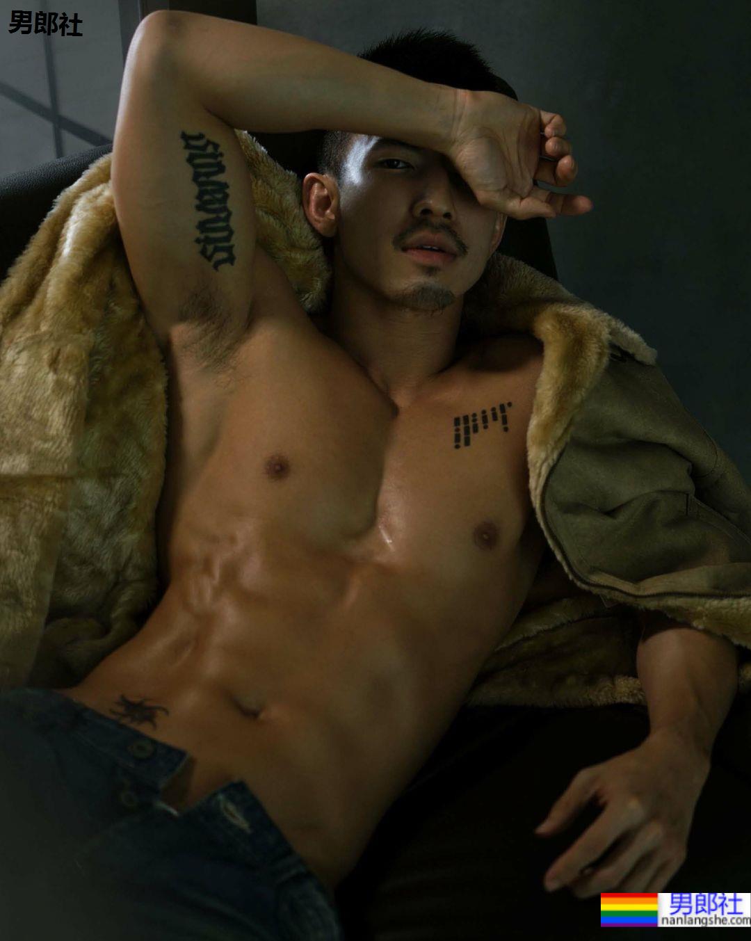 青涩男模大脱变自曝最刺激的经历,曾在酒店过道xxx? - 51虹马 青涩男模大脱变自曝最刺激的经历,曾在酒店过道xxx? - 51虹马