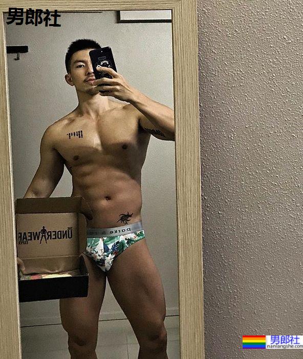 青涩男模大脱变自曝最刺激的经历,曾在酒店过道xxx? - 51虹马 青涩男模大脱变自曝最刺激的经历,曾在酒店过道xxx? - 51虹马