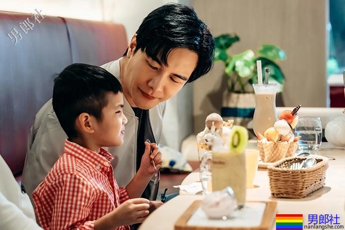 戏剧男神谢佳见「父爱爆棚」育儿超上手 首度出演同志角色与鲜肉林辉瑝共组CP - 51虹马 戏剧男神谢佳见「父爱爆棚」育儿超上手 首度出演同志角色与鲜肉林辉瑝共组CP - 51虹马