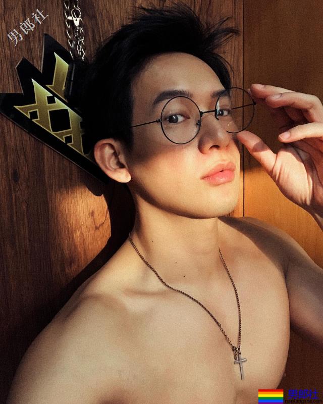 溢出镜头的壮硕肌群与迷人脸庞：异色时尚摄影师－曾崇伦Teddy-51虹马