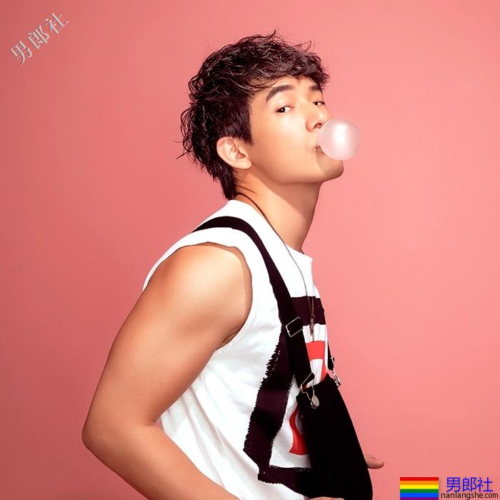 溢出镜头的壮硕肌群与迷人脸庞:异色时尚摄影师-曾崇伦Teddy - 51虹马 溢出镜头的壮硕肌群与迷人脸庞:异色时尚摄影师-曾崇伦Teddy - 51虹马