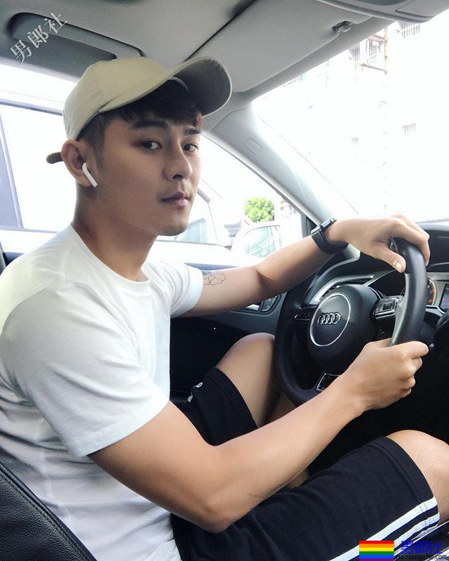 眼神滴出蜜的台湾网帅浓眉小生：邱浩腾 - 51虹马