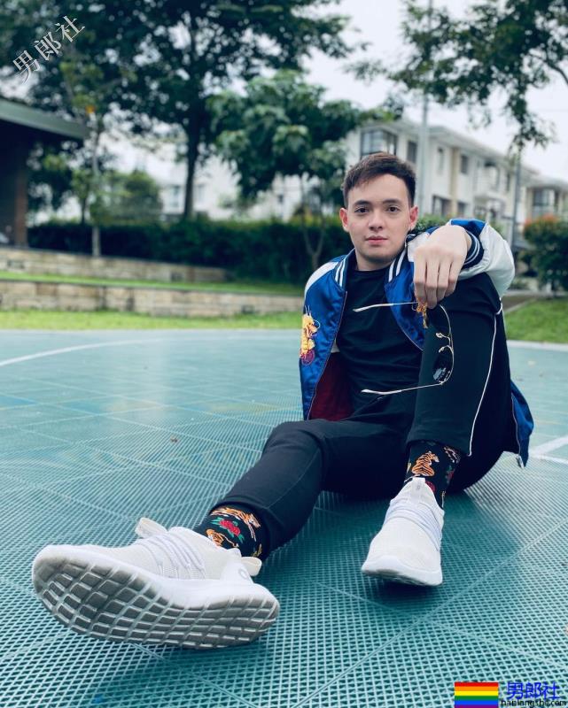 新生入学校队学长求带练 Darwin Yu无辜小狗眼初探BL惹人怜 - 51虹马