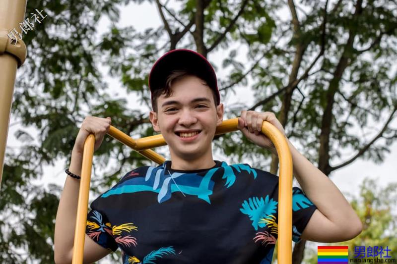 新生入学校队学长求带练 Darwin Yu无辜小狗眼初探BL惹人怜 - 51虹马