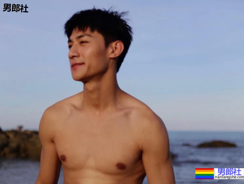 寸头薄肌小狼狗帅出圈，又狼又奶的这张脸也太可了吧！-51虹马