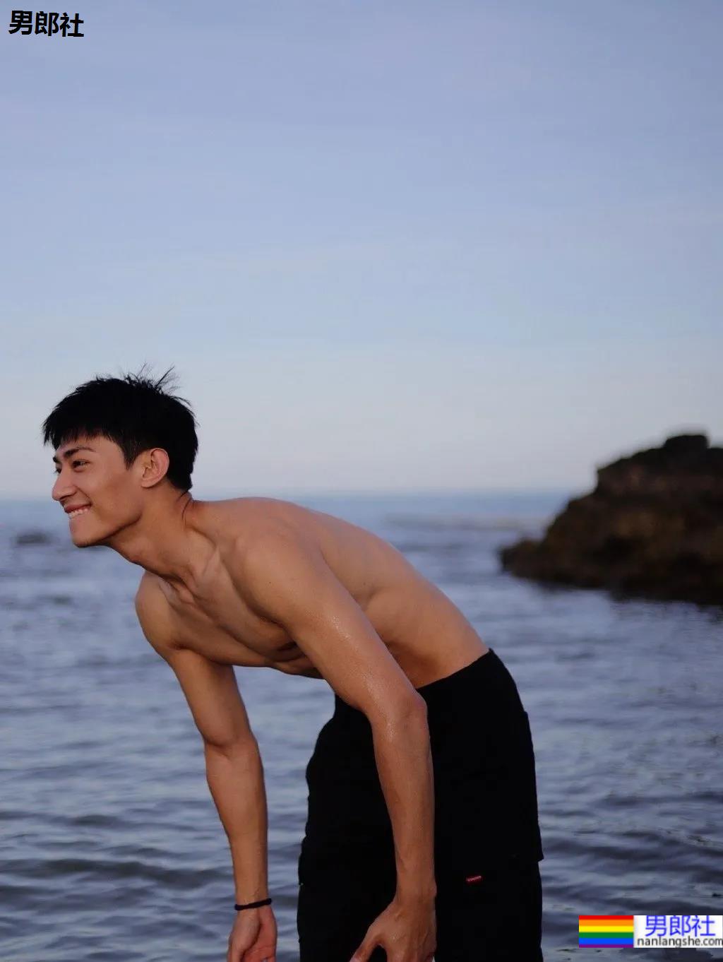 寸头薄肌小狼狗帅出圈,又狼又奶的这张脸也太可了吧! - 51虹马 寸头薄肌小狼狗帅出圈,又狼又奶的这张脸也太可了吧! - 51虹马