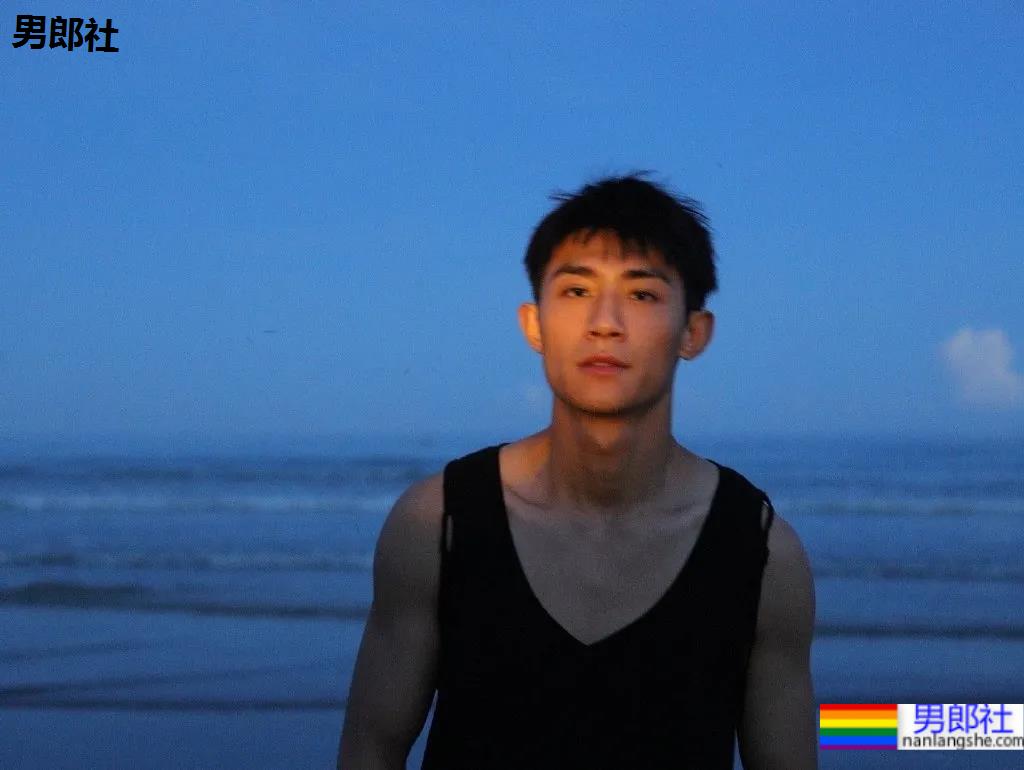 寸头薄肌小狼狗帅出圈,又狼又奶的这张脸也太可了吧! - 51虹马 寸头薄肌小狼狗帅出圈,又狼又奶的这张脸也太可了吧! - 51虹马