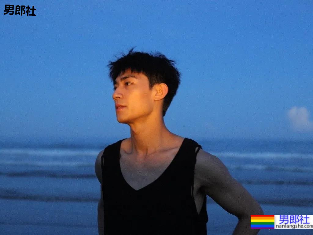 寸头薄肌小狼狗帅出圈,又狼又奶的这张脸也太可了吧! - 51虹马 寸头薄肌小狼狗帅出圈,又狼又奶的这张脸也太可了吧! - 51虹马