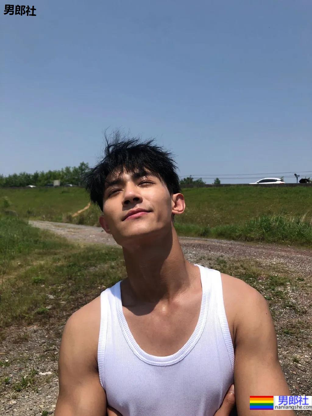 寸头薄肌小狼狗帅出圈,又狼又奶的这张脸也太可了吧! - 51虹马 寸头薄肌小狼狗帅出圈,又狼又奶的这张脸也太可了吧! - 51虹马